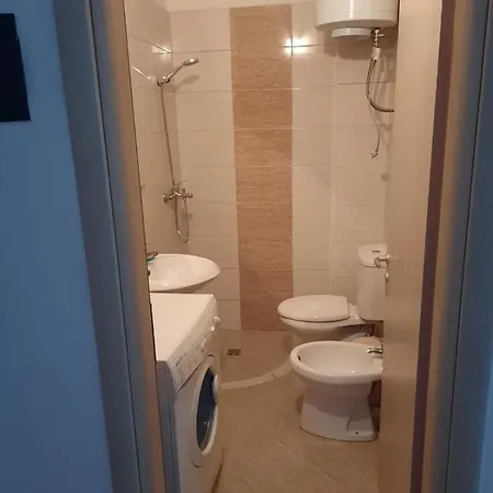 דירה View *